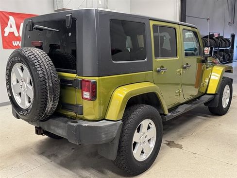 Used 2007 Jeep Wrangler Unlimited Sahara w/ Dual Top Group AWD/4WD image 7