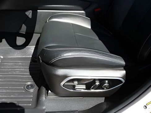 Used 2024 Jeep Grand Cherokee Overland w/ Adv Protech Group III image 13