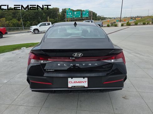 Certified 2025 Hyundai Elantra Sport FWD image 10