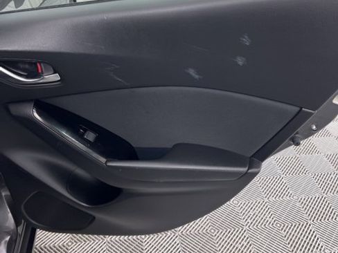 Used 2018 MAZDA MAZDA3 Sport image 19