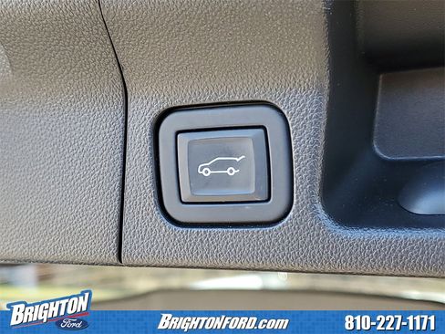 Used 2023 GMC Acadia SLE w/ Driver Convenience Package image 8