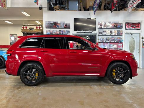 Used 2021 Jeep Grand Cherokee Trackhawk AWD/4WD image 5