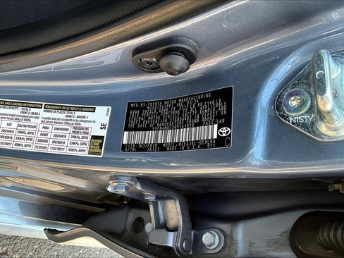 Used 2024 Toyota Corolla LE image 33