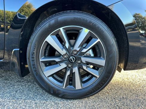 New 2025 Nissan Versa SV w/ Trunk Package image 12