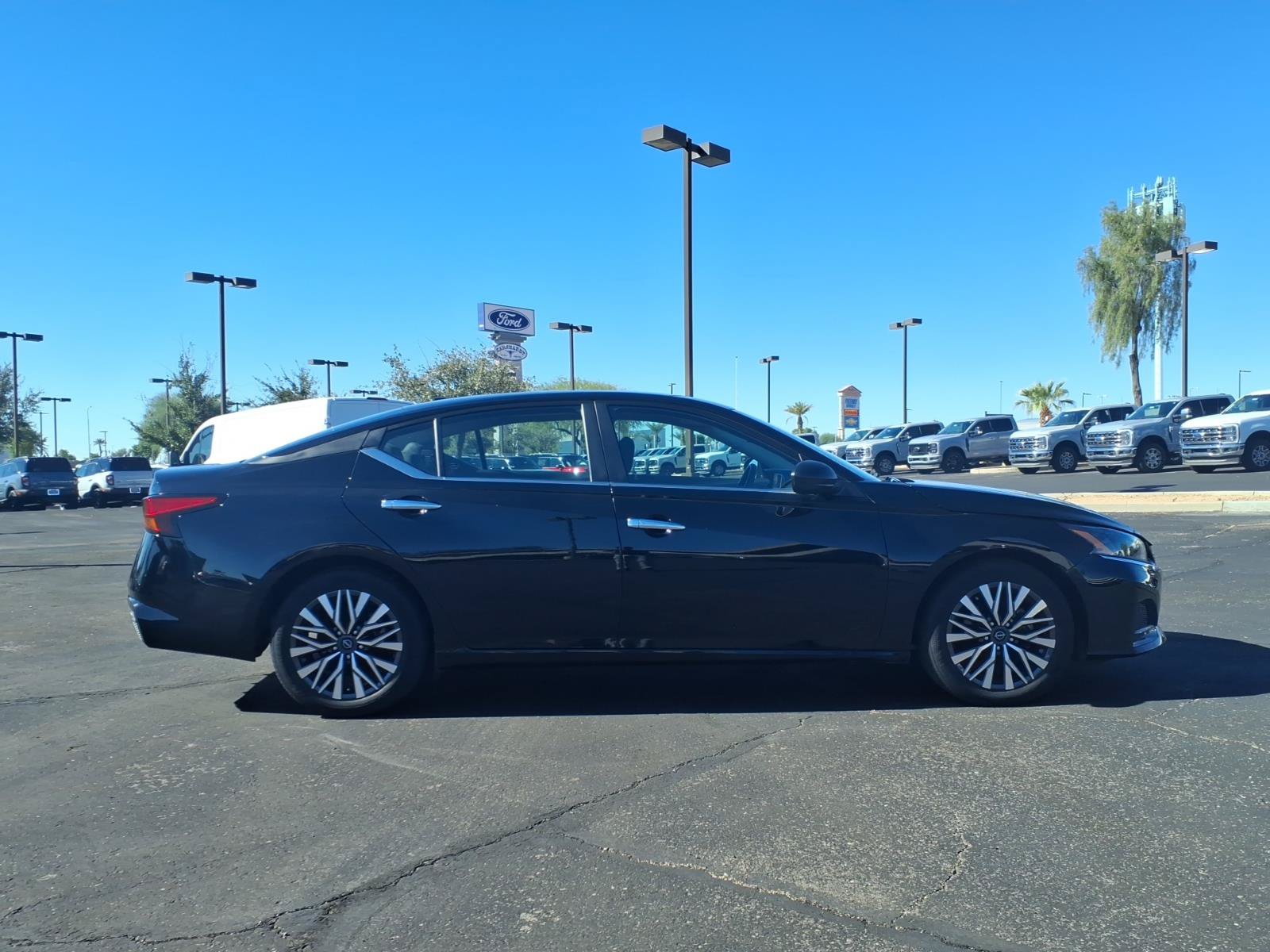Used 2025 Nissan Altima 2.5 SV FWD image 6