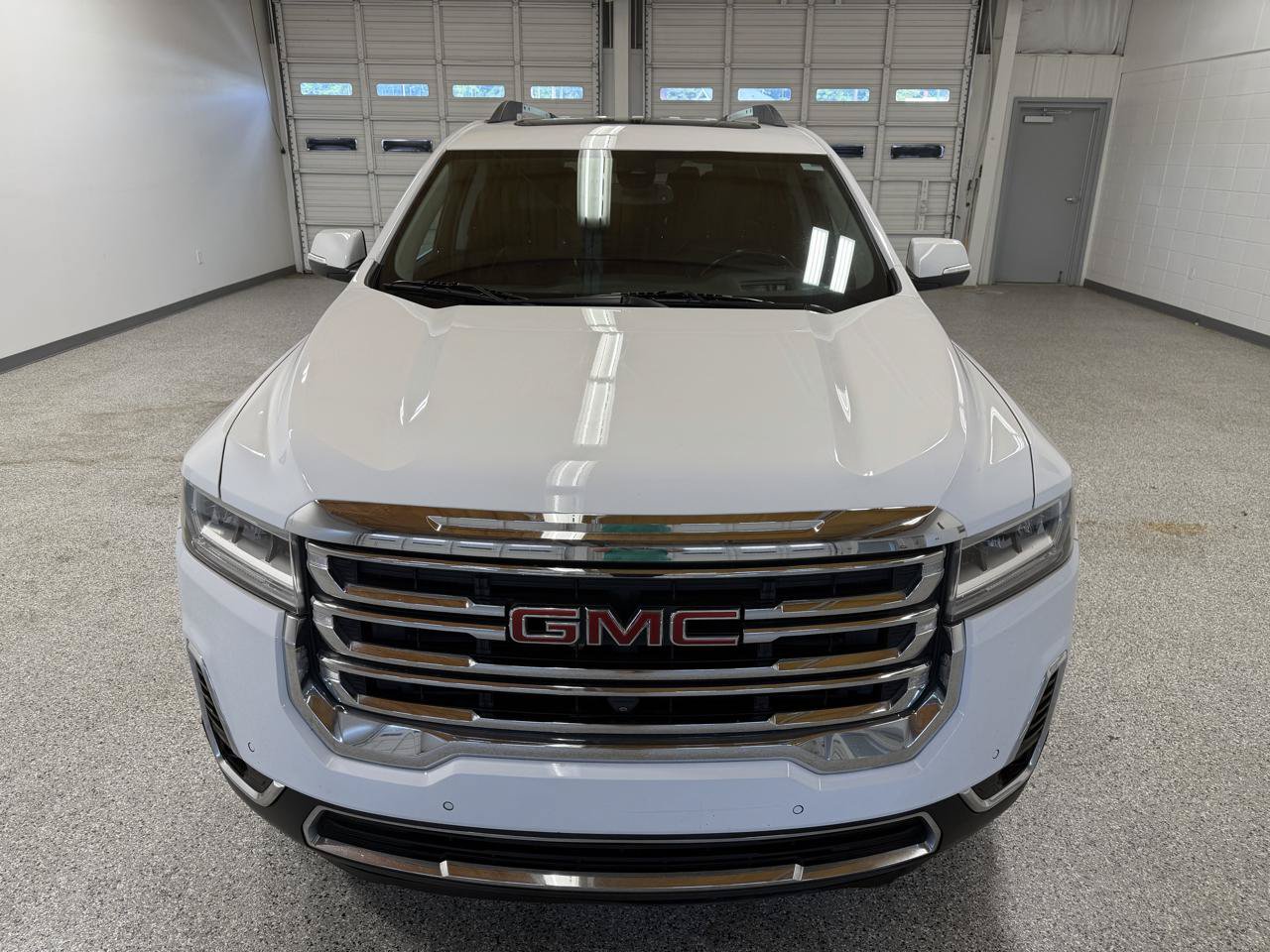Used 2022 GMC Acadia SLT w/ Technology Package FWD image 3
