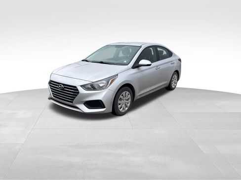 Used 2022 Hyundai Accent SE image 2