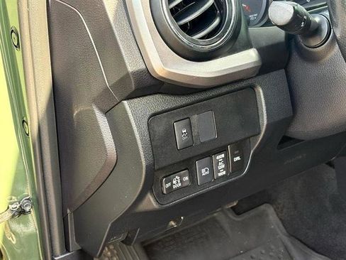 Used 2021 Toyota Tacoma SR5 w/ Trail Edition image 21