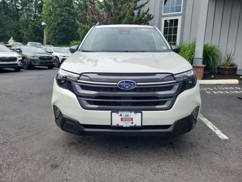 Certified 2025 Subaru Forester Premium AWD/4WD image 9