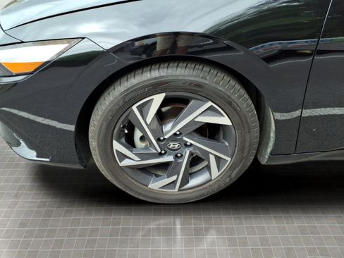 Certified 2024 Hyundai Elantra Limited FWD image 4