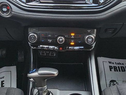 Used 2022 Dodge Durango SXT image 47