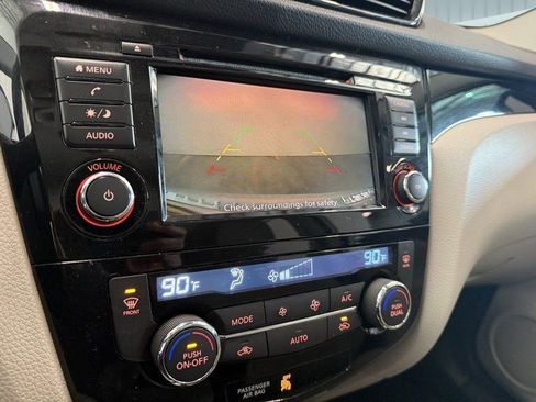 Used 2019 Nissan Rogue Sport SV image 3