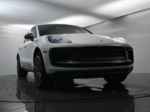 Used 2025 Porsche Macan image 54