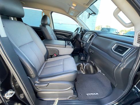 Used 2019 Nissan Titan S image 22