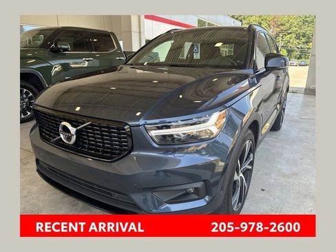 Used 2022 Volvo XC40 T5 R-Design AWD/4WD image 1