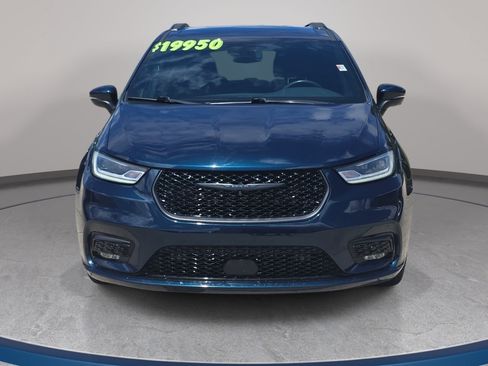 Used 2023 Chrysler Pacifica Touring-L w/ S Appearance Package FWD image 3