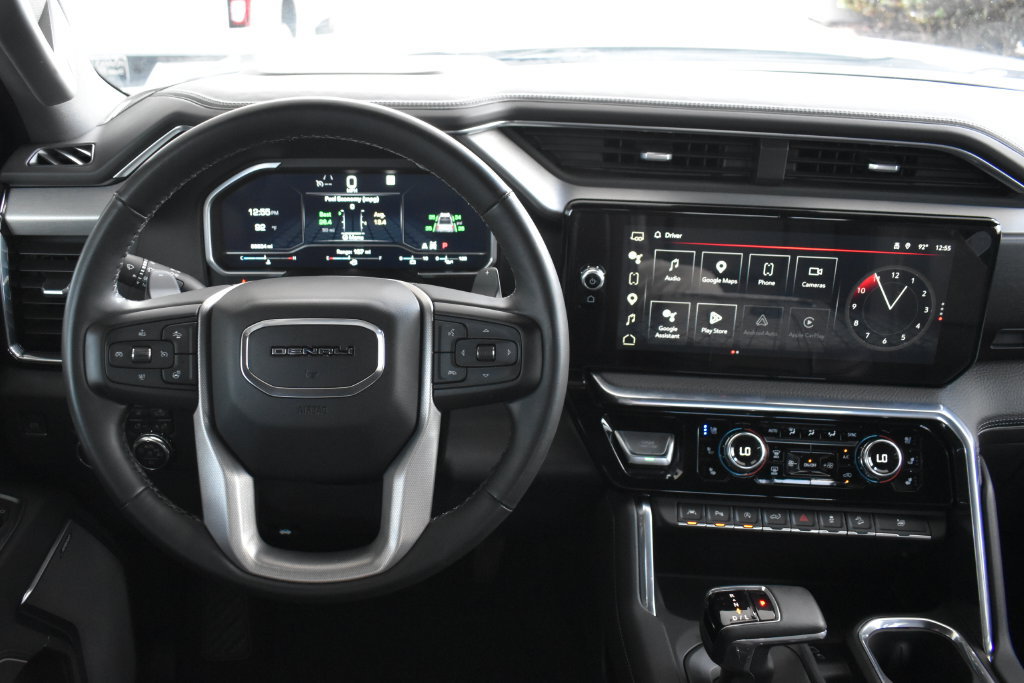 Used 2023 GMC Sierra 1500 Denali AWD/4WD image 3