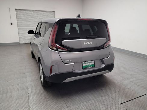 Used 2023 Kia Soul LX w/ LX Technology Package image 6