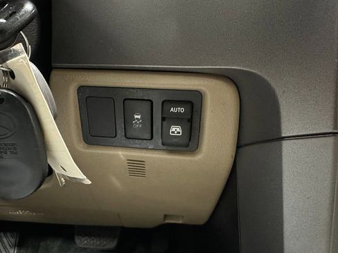 Used 2016 Toyota Sequoia SR5 image 34