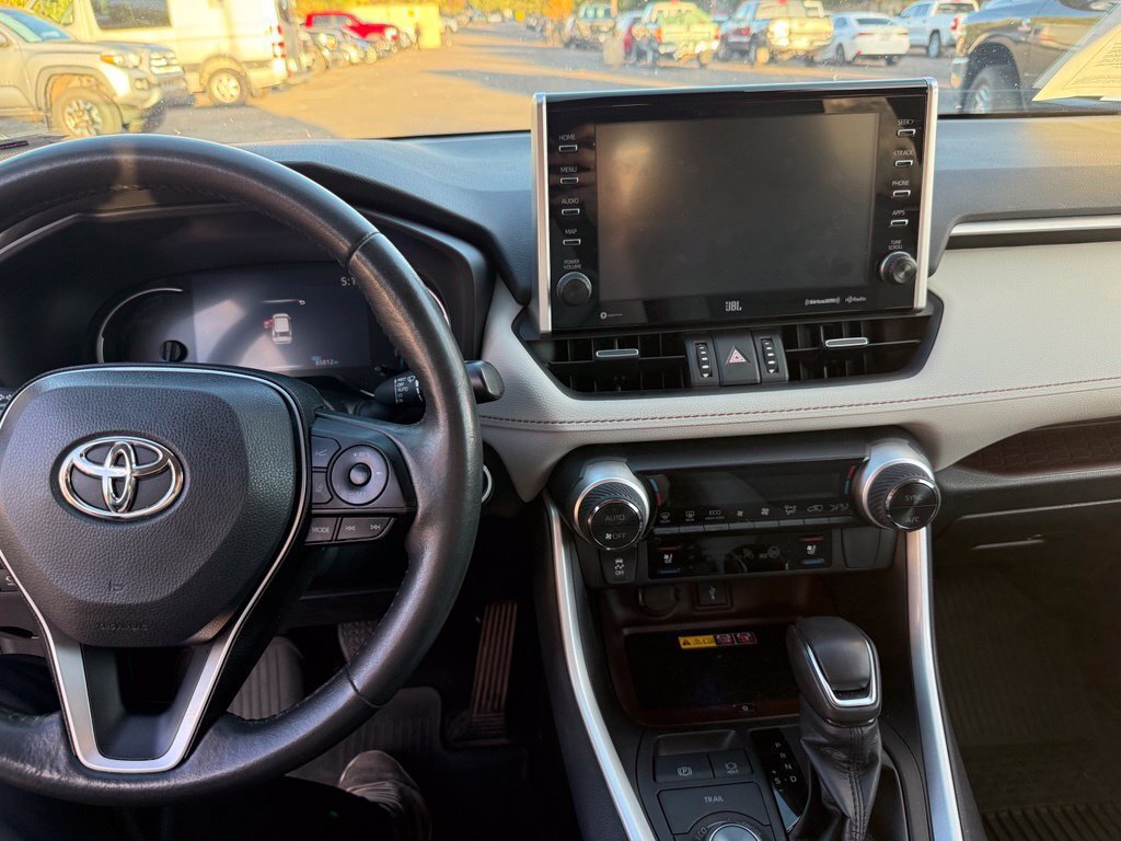 Used 2022 Toyota RAV4 Limited AWD/4WD image 28