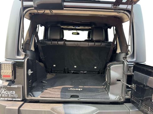 Used 2013 Jeep Wrangler Unlimited Rubicon w/ Dual Top Group AWD/4WD image 7