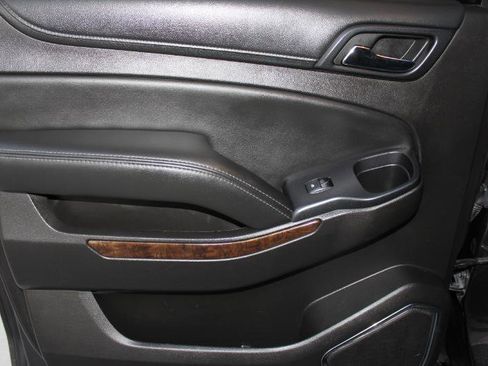 Used 2017 Chevrolet Suburban LT image 14