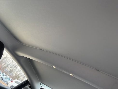 Used 2023 Tesla Model 3 Standard Range image 9