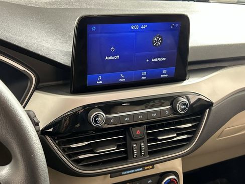 Used 2022 Ford Escape SE image 17