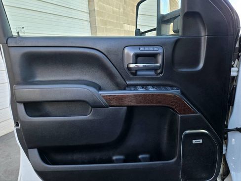 Used 2017 GMC Sierra 2500 SLT w/ Duramax Plus Package image 22