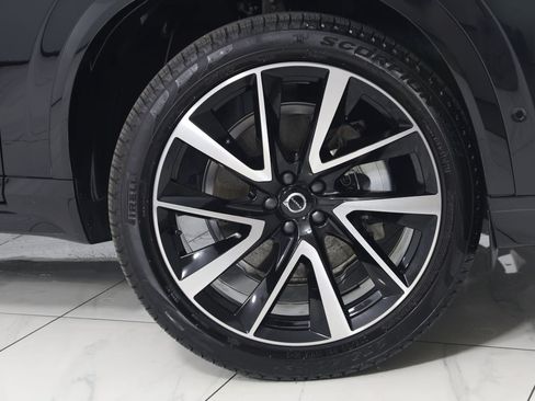 Used 2025 Volvo XC90 B5 Plus w/ Protection Package Premier AWD/4WD image 17