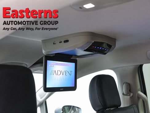 Used 2021 Chrysler Pacifica Touring-L FWD image 23