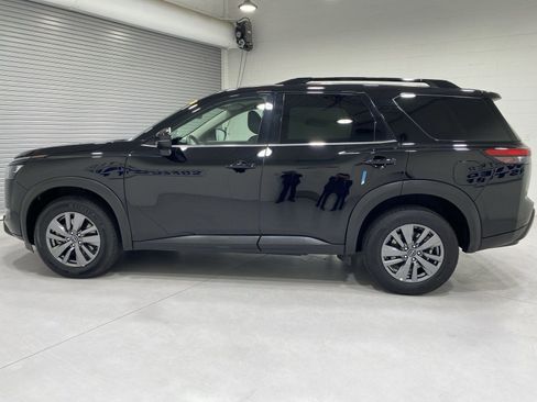 Used 2025 Nissan Pathfinder SV AWD/4WD image 5