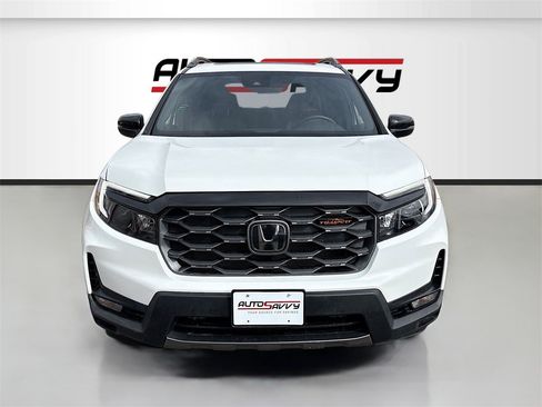 Used 2025 Honda Passport TrailSport image 2