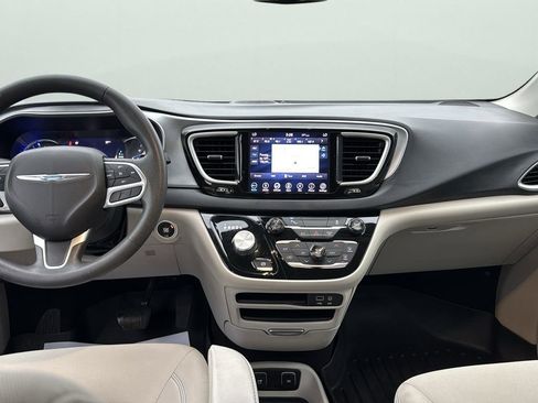 Used 2018 Chrysler Pacifica Touring Plus image 22