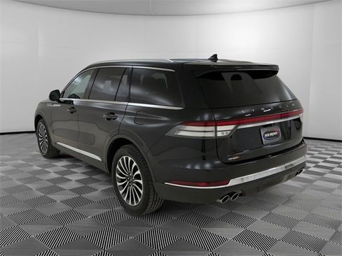 Used 2023 Lincoln Aviator AWD w/ Premium Package image 5