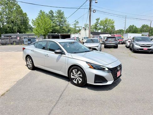 Used 2024 Nissan Altima 2.5 S FWD image 6