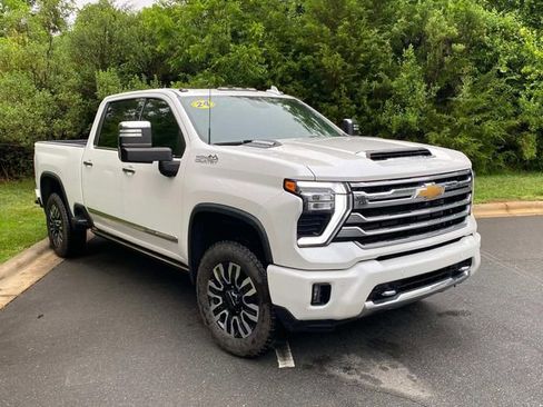 Used 2024 Chevrolet Silverado 2500 High Country w/ High Country Premium Package AWD/4WD image 1