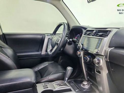 Used 2022 Toyota 4Runner SR5 AWD/4WD image 21