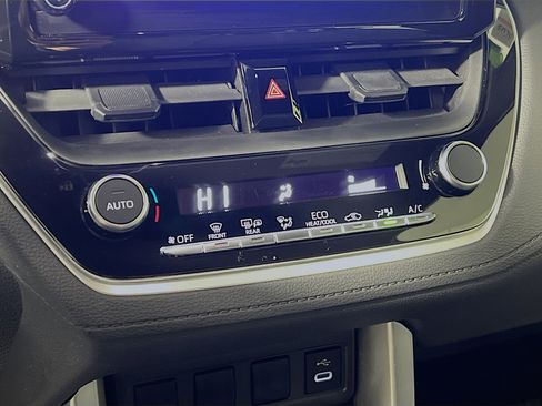 Used 2023 Toyota Corolla Cross SE image 26