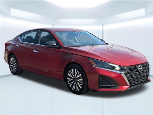 Used 2024 Nissan Altima 2.5 SV FWD image 10