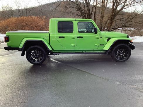 Used 2025 Jeep Gladiator Sport image 3