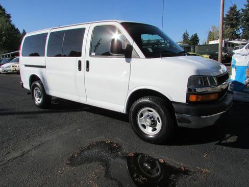 Used 2007 Chevrolet Express 3500 Passenger w/ LT Preferred Equipment Group image 3