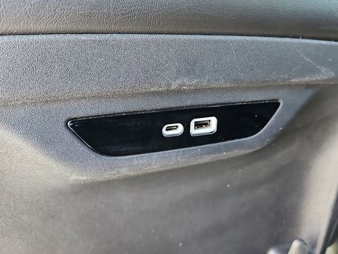 Used 2024 Chrysler Pacifica Touring-L FWD image 26