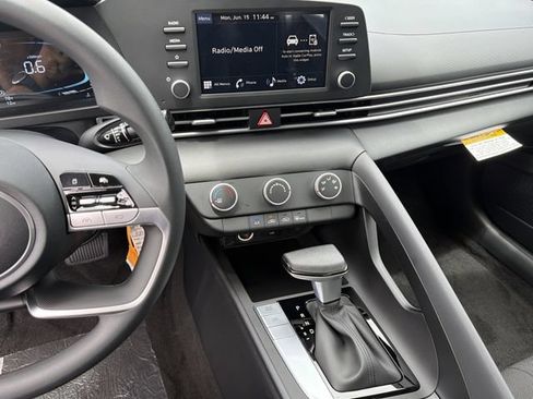 New 2026 Hyundai Elantra SE FWD image 27