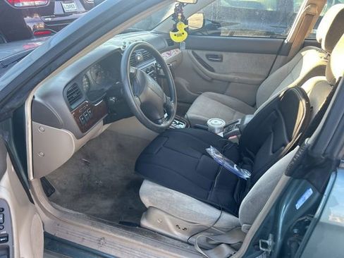 Used 2001 Subaru Outback Wagon image 11