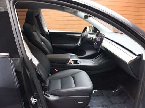 Used 2023 Tesla Model Y Long Range image 36