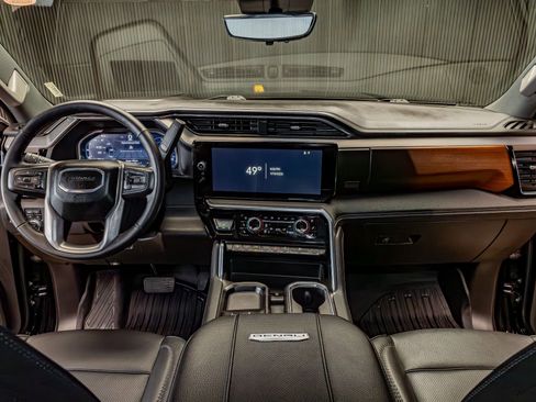 Used 2025 GMC Sierra 3500 Denali w/ Denali Reserve Package image 17