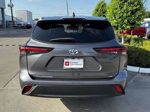 Certified 2025 Toyota Highlander LE FWD image 8