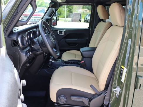 Used 2022 Jeep Gladiator Sport AWD/4WD image 12