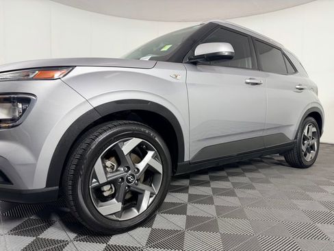 Used 2025 Hyundai Venue SEL FWD image 12
